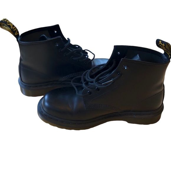 Dr. Martens Smooth Black Leather Ankle Boots NWOT - Picture 3 of 13